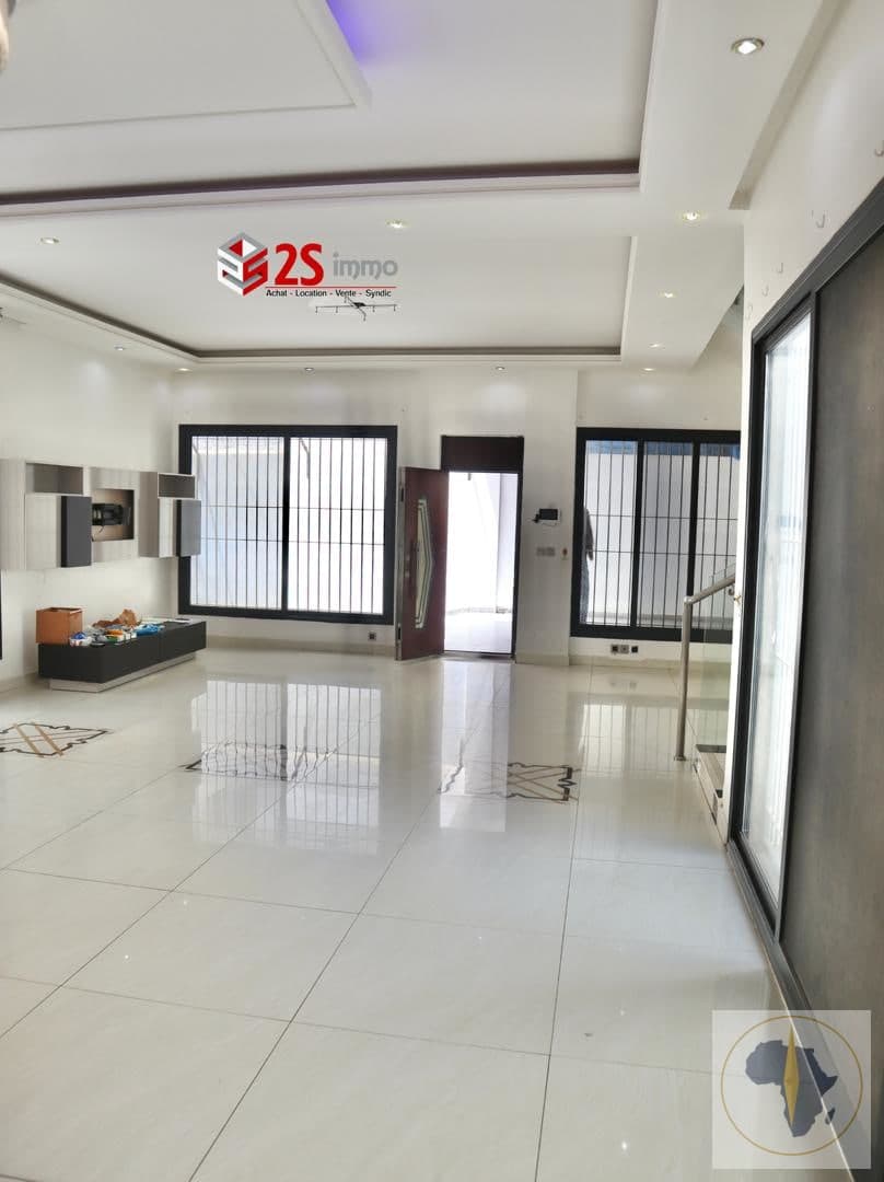 Villa à louer 4 chambres à Grand Yoff, Dakar