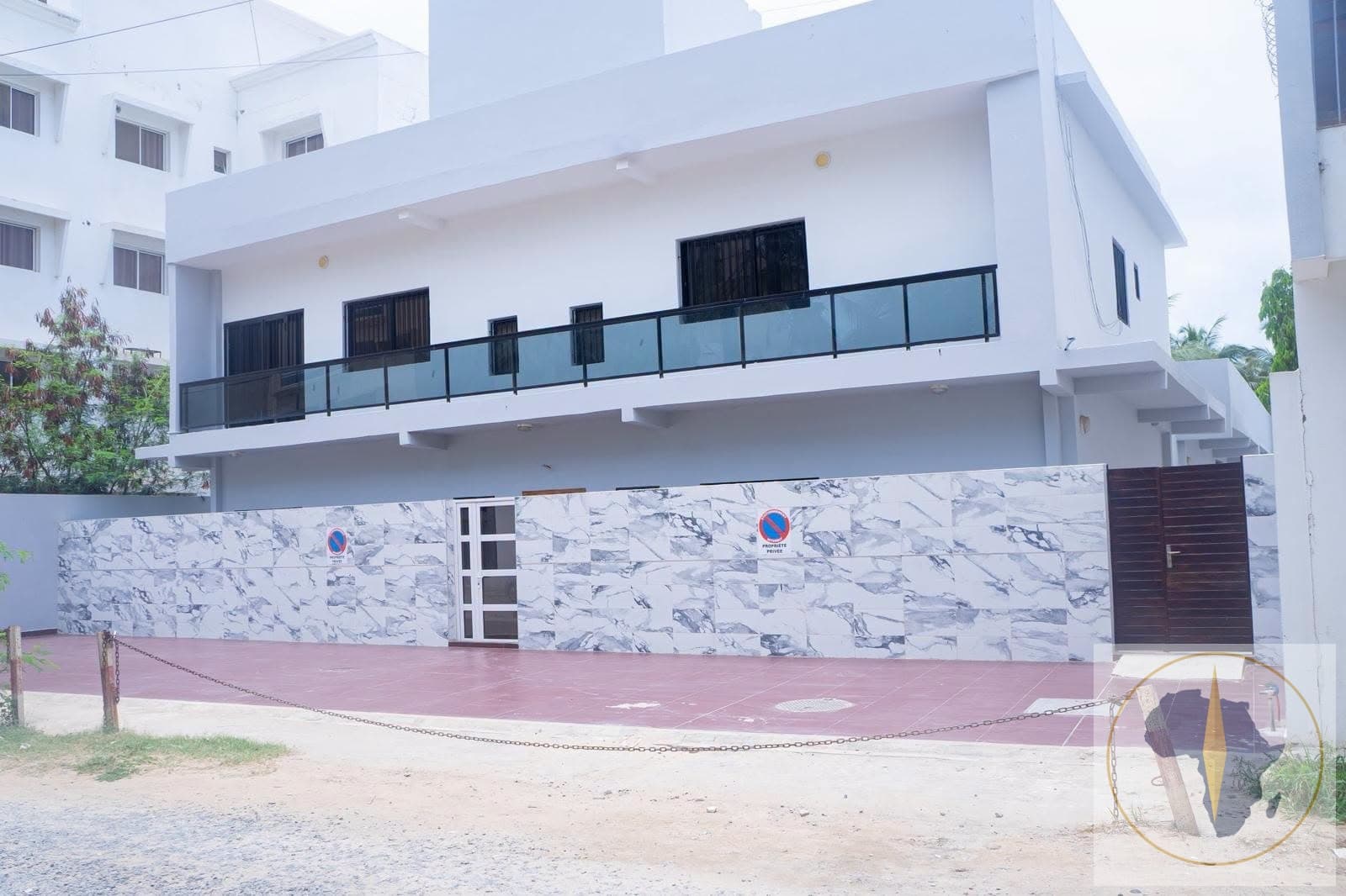 Local commercial à louer à Dakar — photo principale
