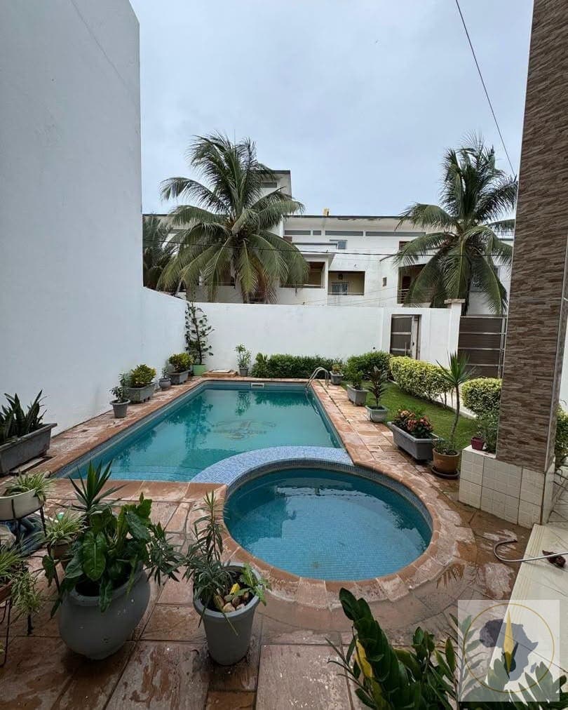 Villa à louer 7 chambres à Almadies, Dakar