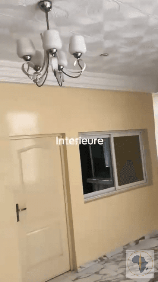 Villa R+3 sur titre foncier, 12 chambres climatisées, idéale investissement — Villa à vendre à Ngaparou — OroSira Immo